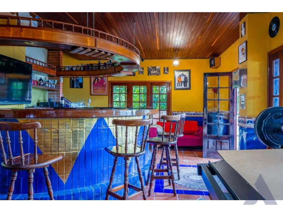 Vendo casa de 3 niveles 560m2 El Peñón 9257 - 6