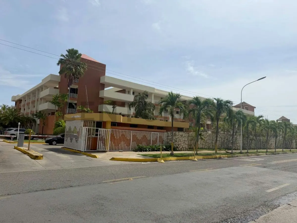 En Alquiler Apartamento con Puesto de Muelle en C.R. Las Marinas, Lechería
