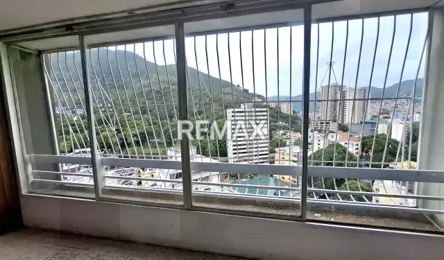 Venta Pent house con mucho potencial!! En la Urbanización La Paz El Paraiso - 3