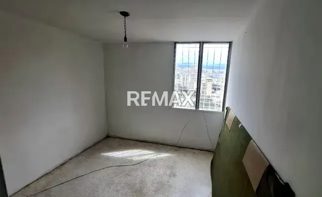 Venta Pent house con mucho potencial!! En la Urbanización La Paz El Paraiso - 6