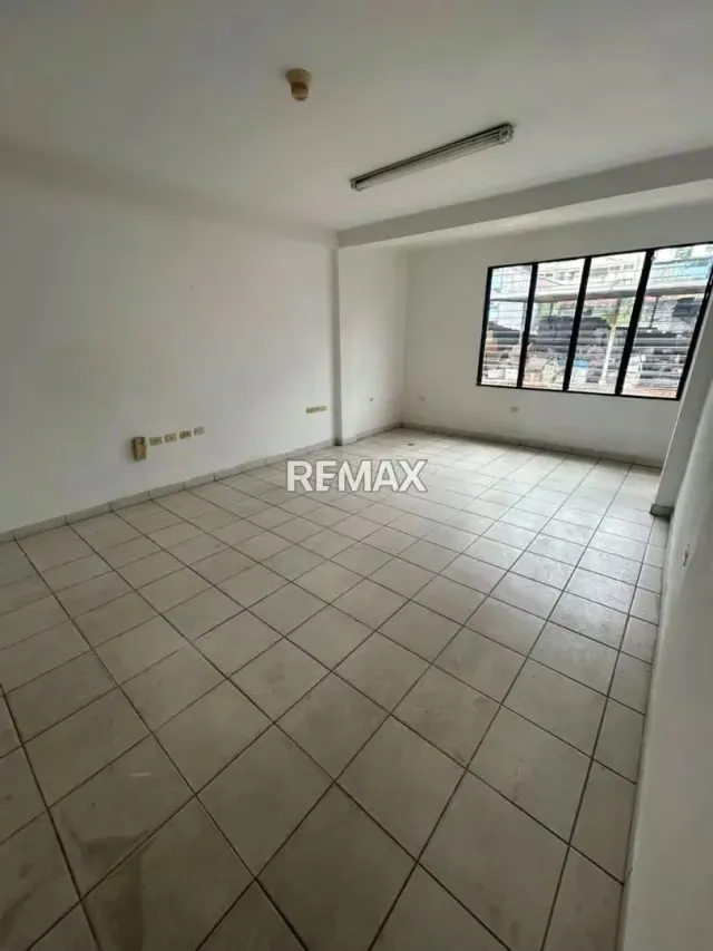 LOCAL COMERCIAL EN VENTA EN EL CENTRO TORRE OASIS - 5