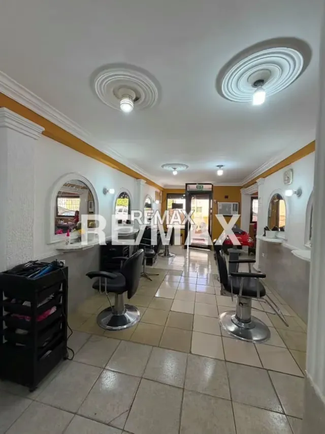 Casa Amplia para Remodelar - 2
