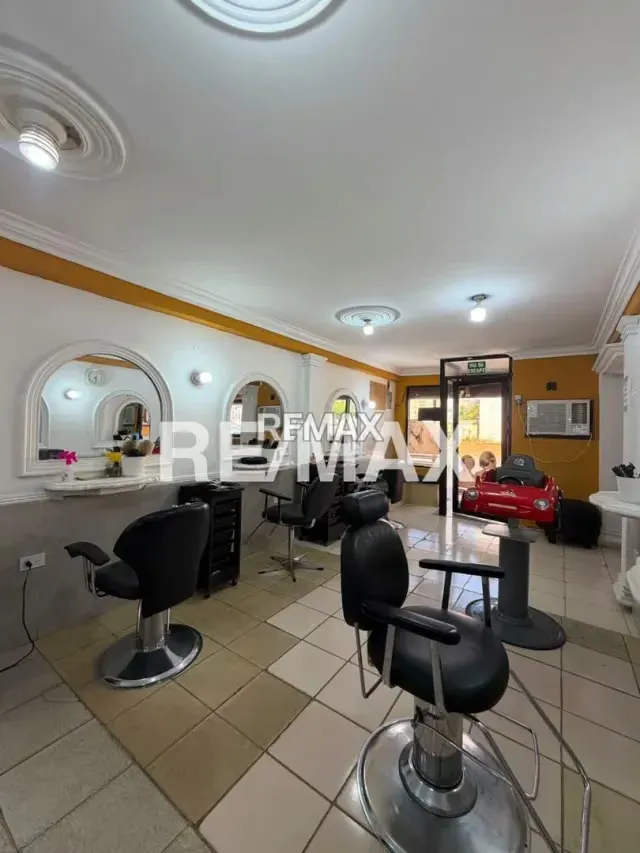 Casa Amplia para Remodelar - 6