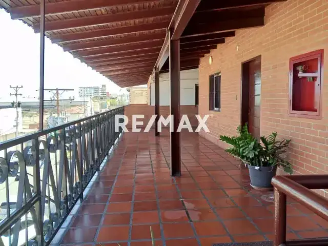 OFICINA EN ALQUILER AVENIDA BERMÚDEZ PUERTO SUCRE CUMANÁ