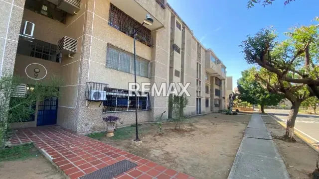 APARTAMENTO EN VENTA LOMA LINDA LAGO MAR BEACH MARACAIBO - 3