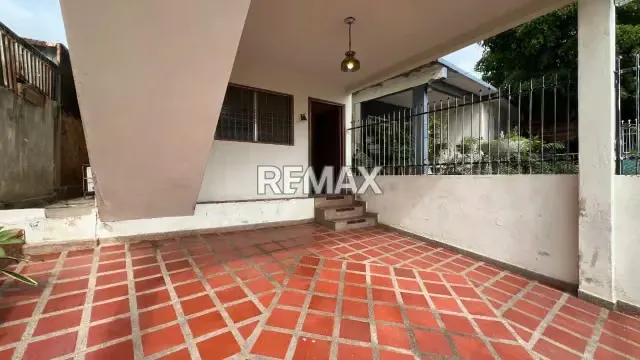 2 Casas para uso Residencial o Comercial - 5