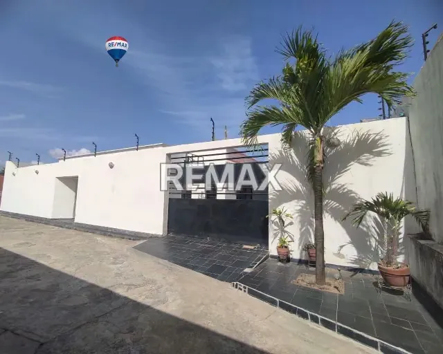 EN VENTA AMPLIA CASA, EN JUAN GRIEGO, URB. EL CARDENAL, ISLA DE MARGARITA.