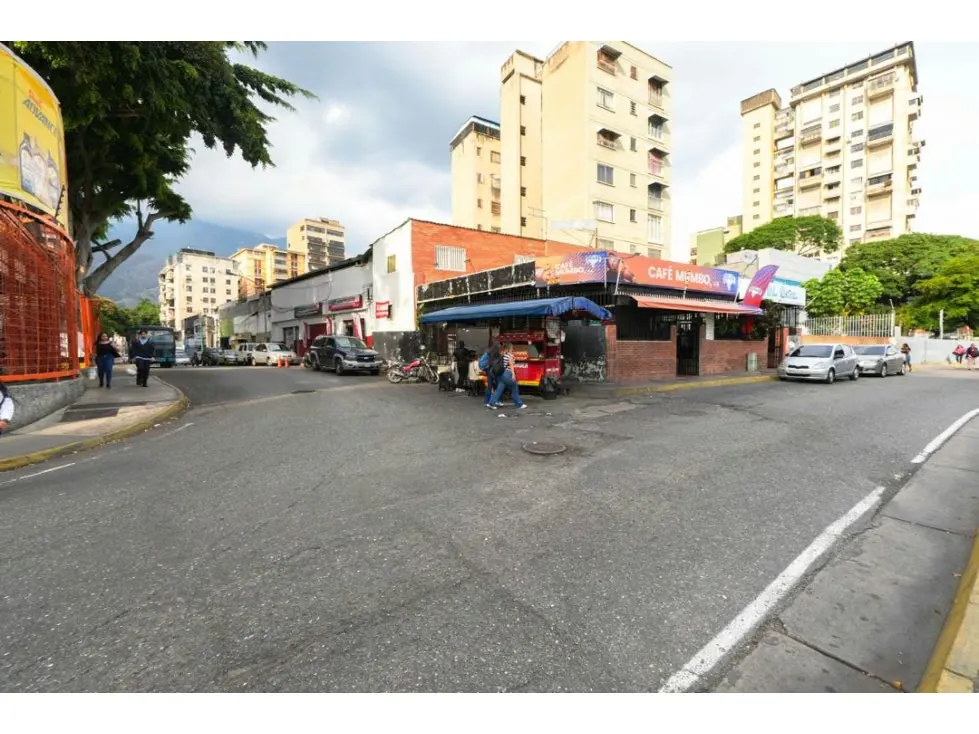 Terreno Comercial de 1.130m con Estructura Hotelera en los dos camino - 2