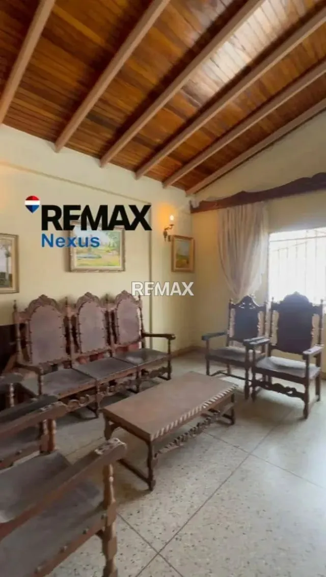 SE VENDE HERMOSA CASA, UBICADA EN LA URB SANTA ANA - 5