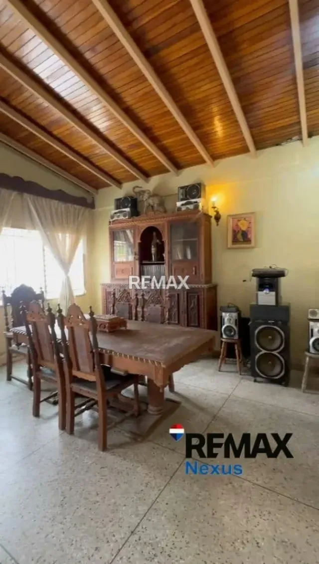 SE VENDE HERMOSA CASA, UBICADA EN LA URB SANTA ANA - 7