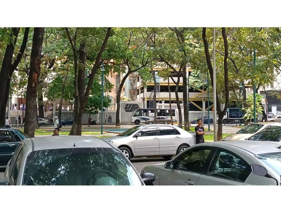 Alquilo local comercial 203m2 El Paraiso 4437 - 12