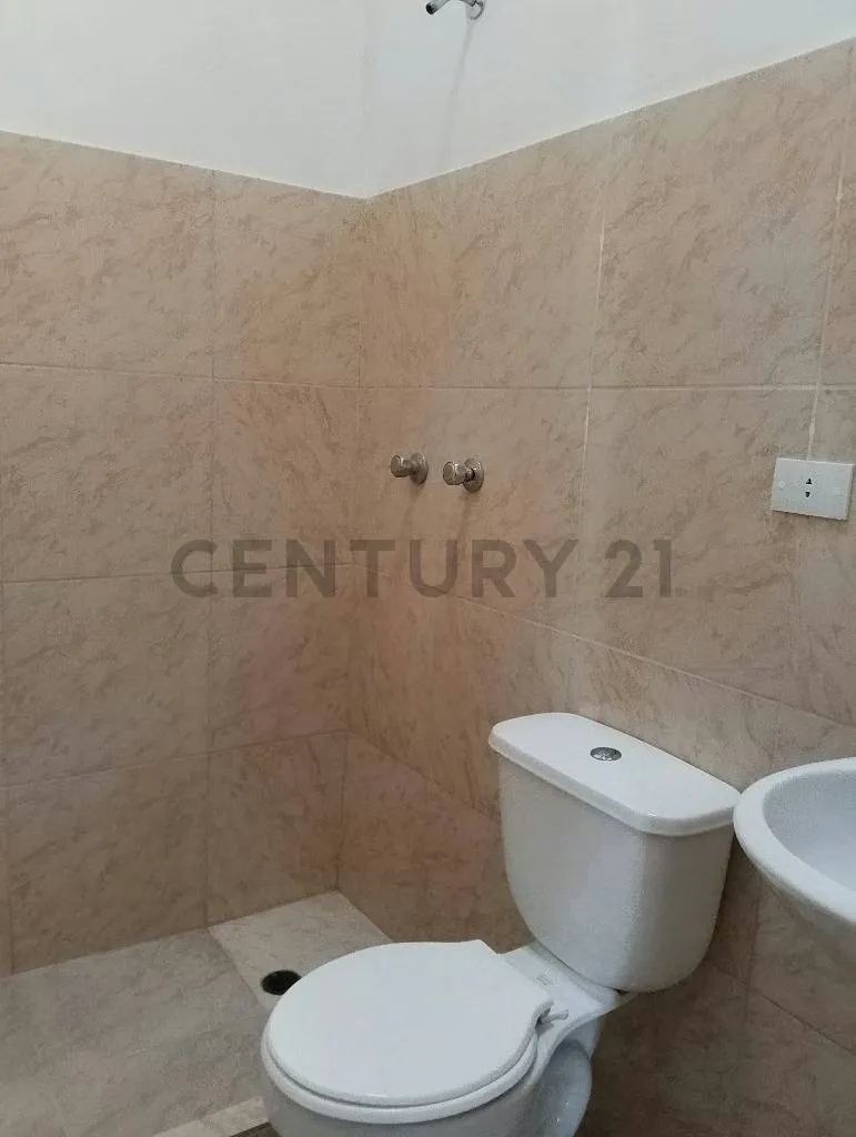 Amplia Casa 162m2 de terreno y 92 contrucción, Zona Tranquila - 9