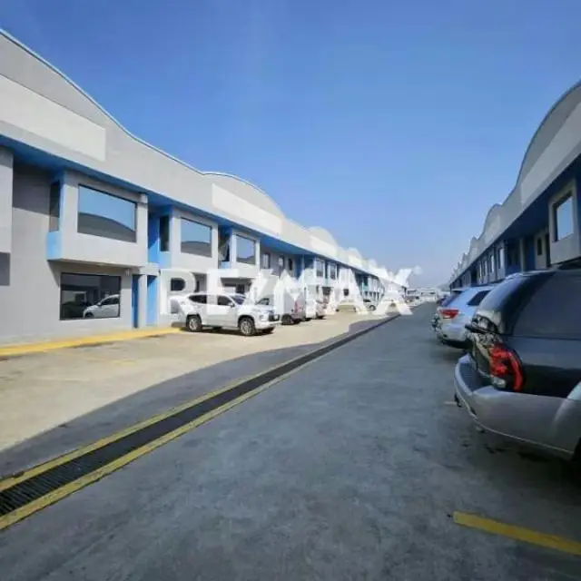 Venta De Galpón En Zona Industrial De Castillito San Diego 962 M2.