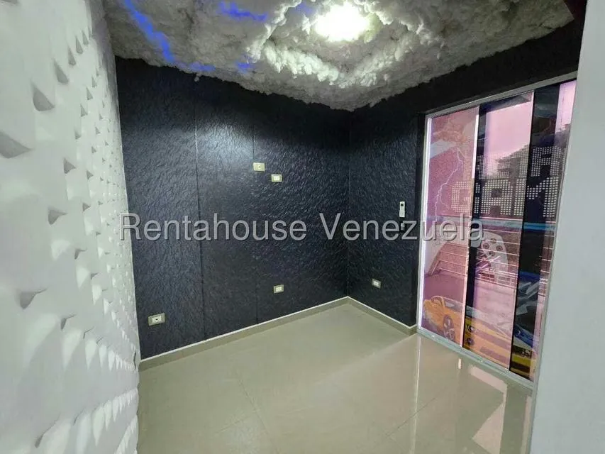 Townhouse (Duplex) en Venta en Colinas de Santa Monica, Distrito Metropolitano - 13