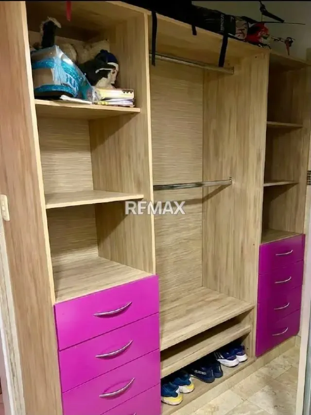 Casa actualizada en Urbanización Altamira, Zona Oeste. En Venta - 11