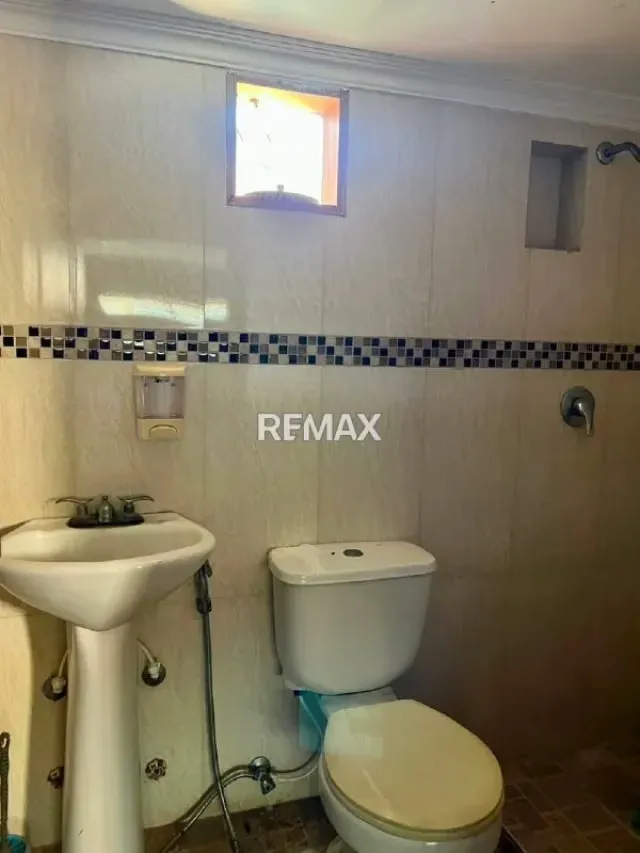 Casa actualizada en Urbanización Altamira, Zona Oeste. En Venta - 13