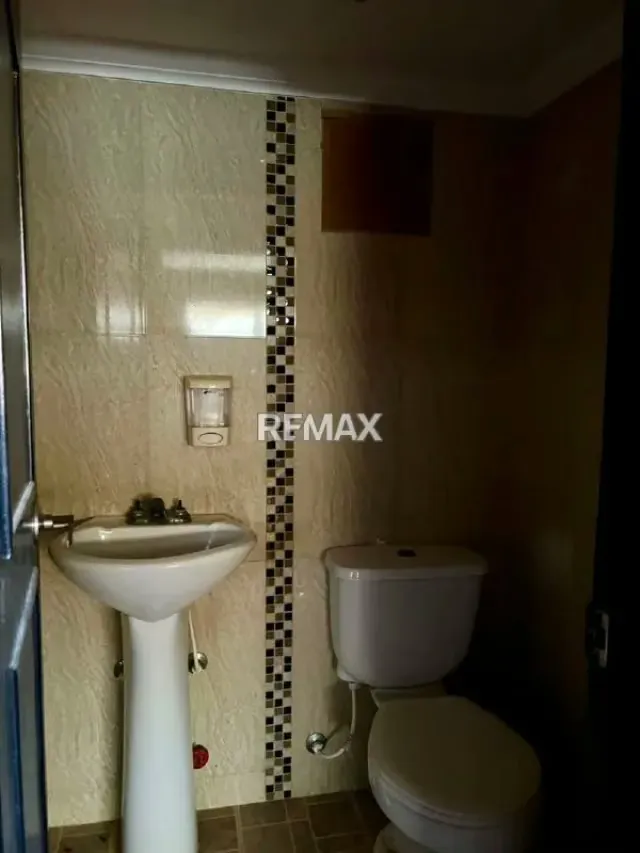 Casa actualizada en Urbanización Altamira, Zona Oeste. En Venta - 14