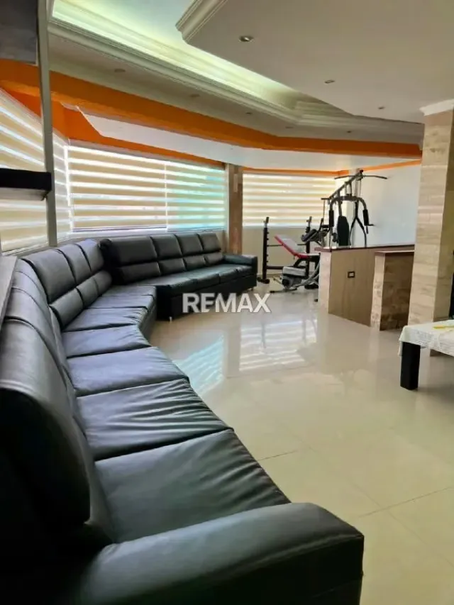 Casa actualizada en Urbanización Altamira, Zona Oeste. En Venta - 5