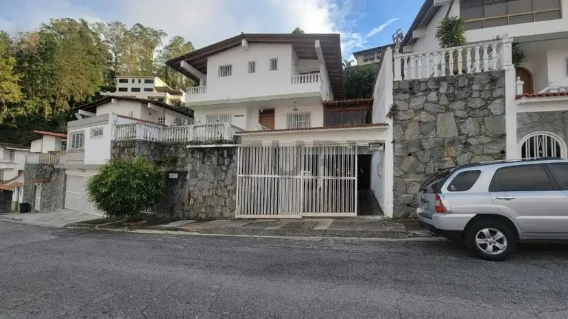 Amplia casa para la venta