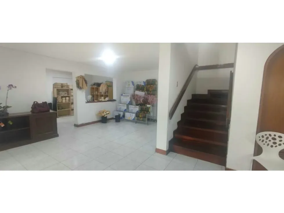 Vendo casa en calle cerrada 259m2 Alto Prado 7699 - 2