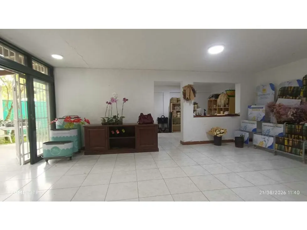 Vendo casa en calle cerrada 259m2 Alto Prado 7699 - 11