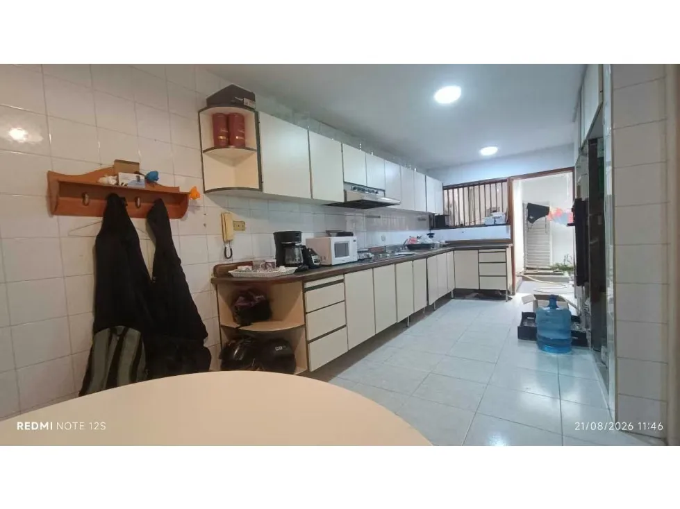Vendo casa en calle cerrada 259m2 Alto Prado 7699 - 14