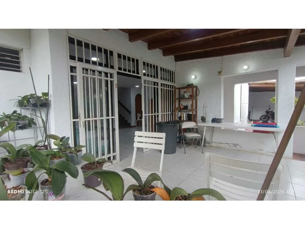 Vendo casa en calle cerrada 259m2 Alto Prado 7699 - 7