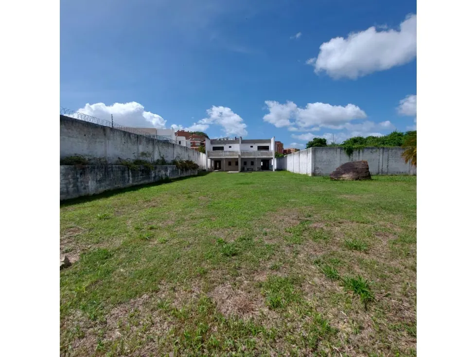 Casa Bifamiliar en Venta en Loma Linda 8H/ 10B/ 10P /1M - 17