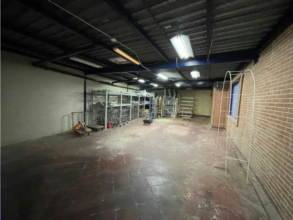 Vendo edificio 1378m2 Los Chaguaramos 6482 - 9