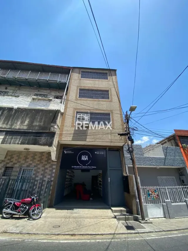 Local comercial de 90 mtrs en Catia