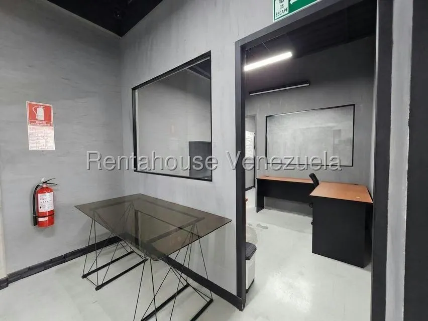 Industrial en Venta en Los Chaguaramos, Distrito Metropolitano - 61