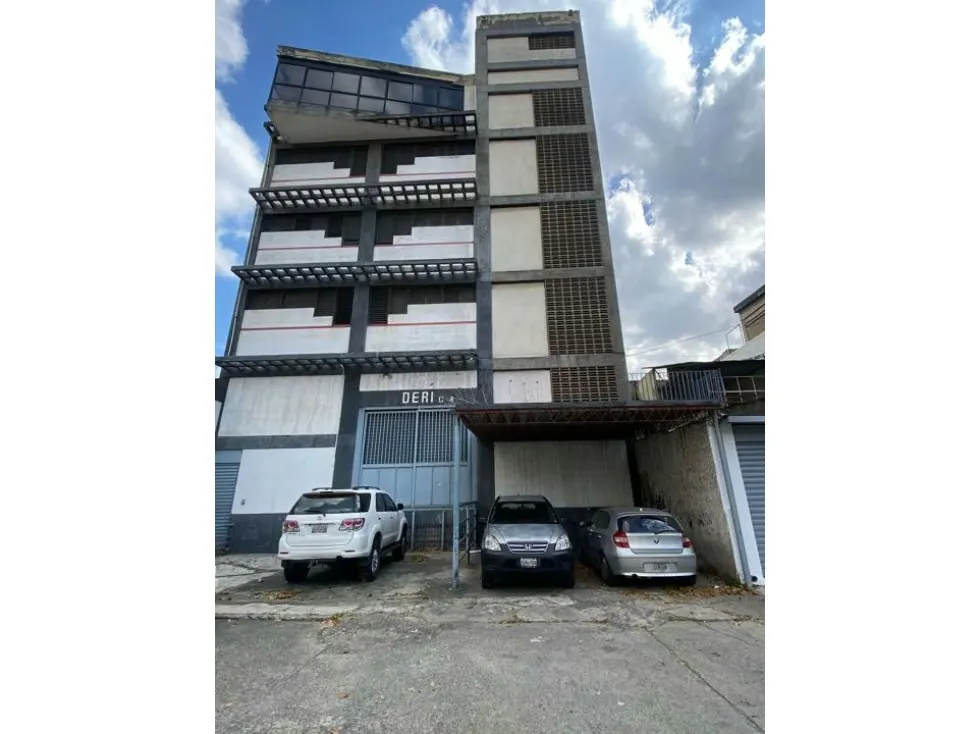 EDIFICIO INDUSTRIAL EN ALQUILER 1.620 M2 - URB. PROPATRIA