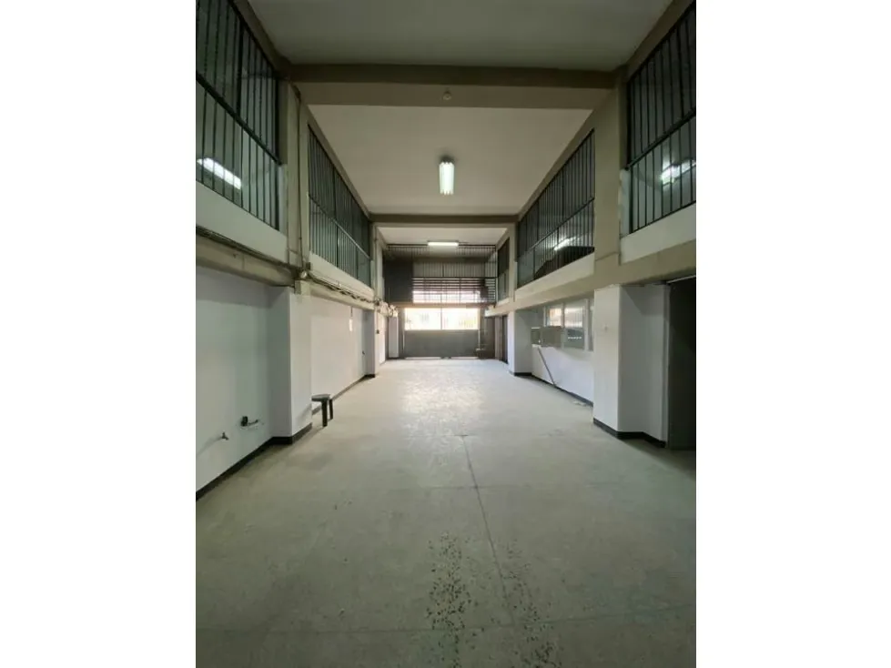 EDIFICIO INDUSTRIAL EN ALQUILER 1.620 M2 - URB. PROPATRIA - 3