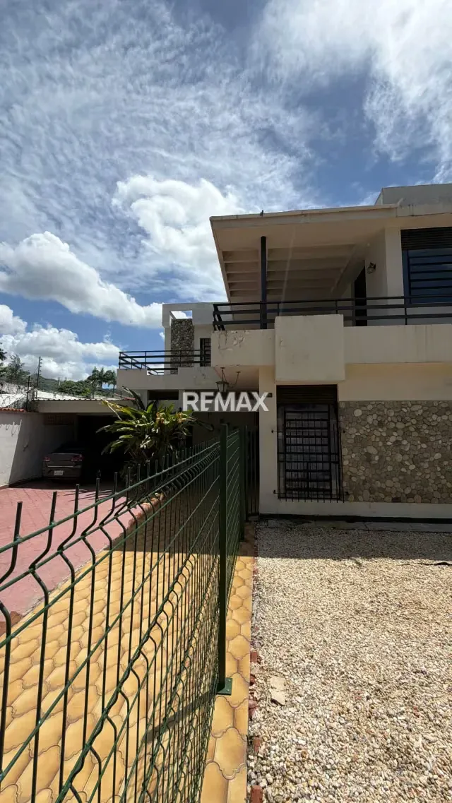 Se Vende Casa COMERCIAL Urb El Viñedo Av Carlos Sanda - 4