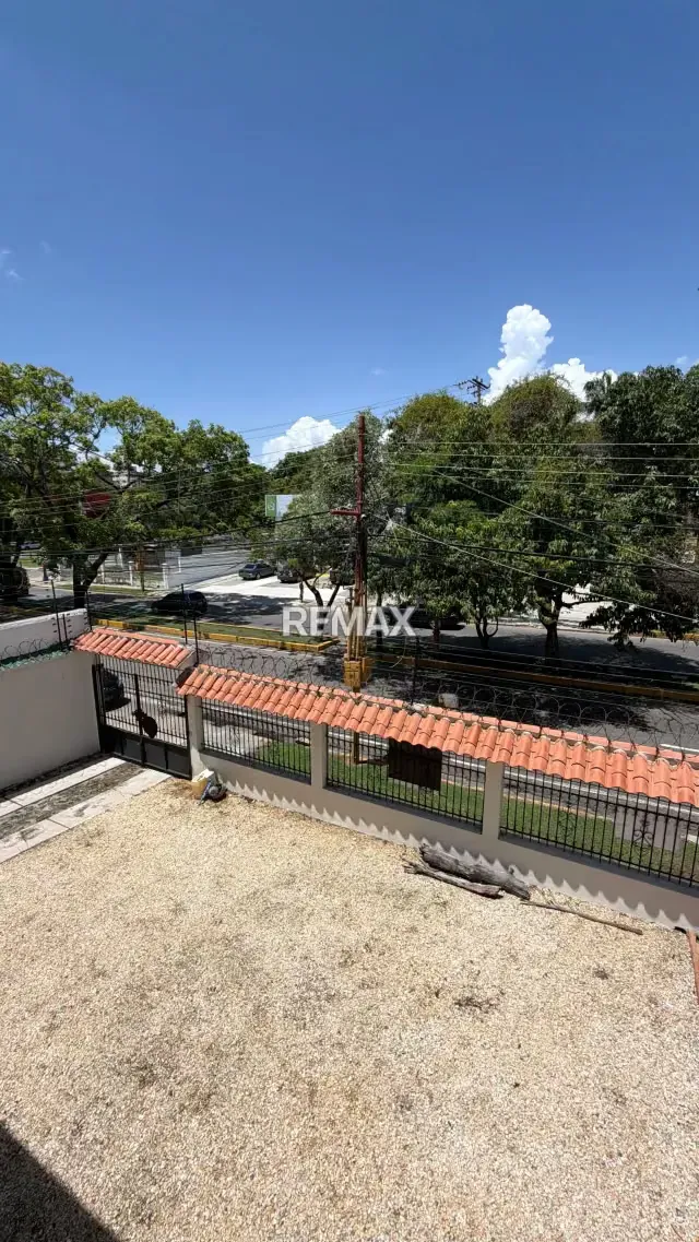 Se Vende Casa COMERCIAL Urb El Viñedo Av Carlos Sanda - 9