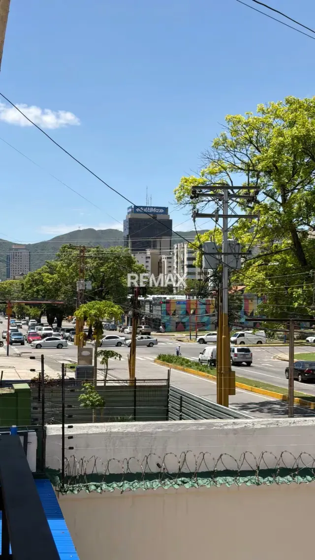 Se Vende Casa COMERCIAL Urb El Viñedo Av Carlos Sanda - 10