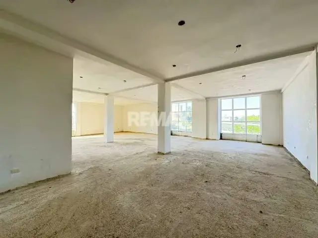 Oficina Comercial en Obra Blanca en Venta, Cagua