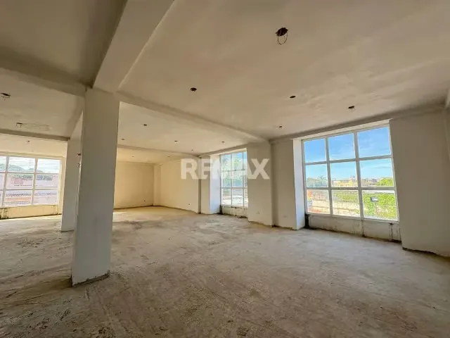 Oficina Comercial en Obra Blanca en Venta, Cagua - 3