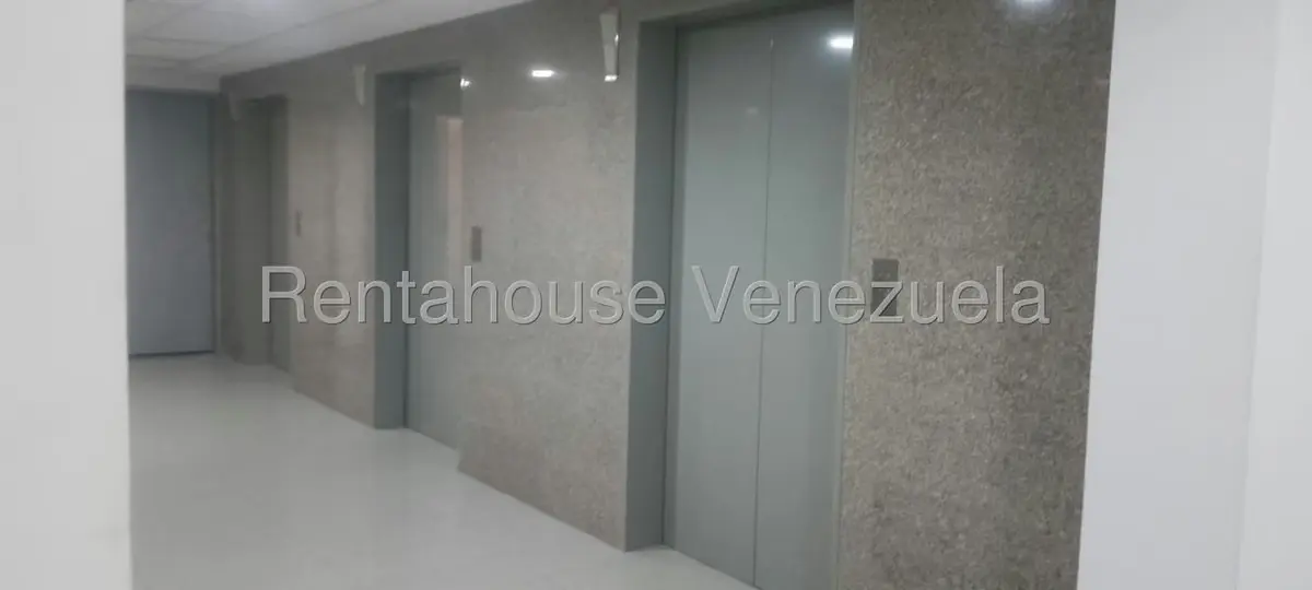 Oficina en Alquiler en Los Dos Caminos, Distrito Metropolitano - 4