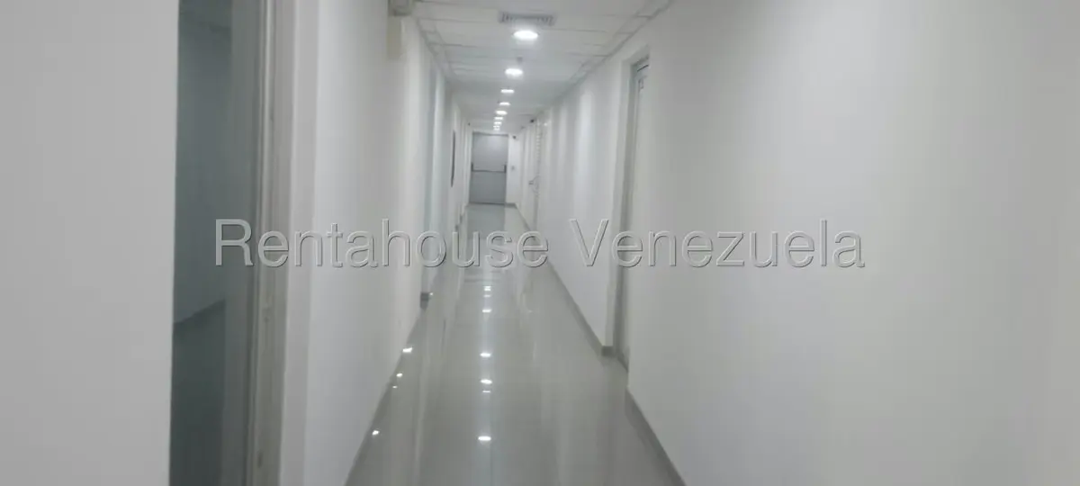 Oficina en Alquiler en Los Dos Caminos, Distrito Metropolitano - 5