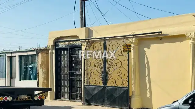 Venta casa más local en Antiguoaeropuerto