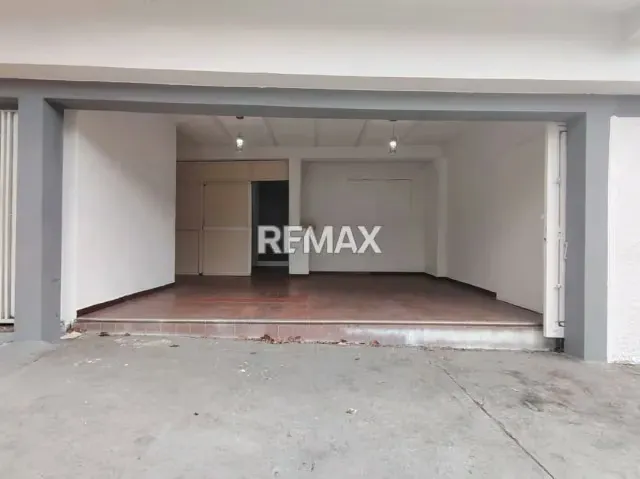 ALQUILER Local comercial Urbanización Pro-Patria. Avenida 19 de abril, canal Subiendo diagonal al Inces - 2