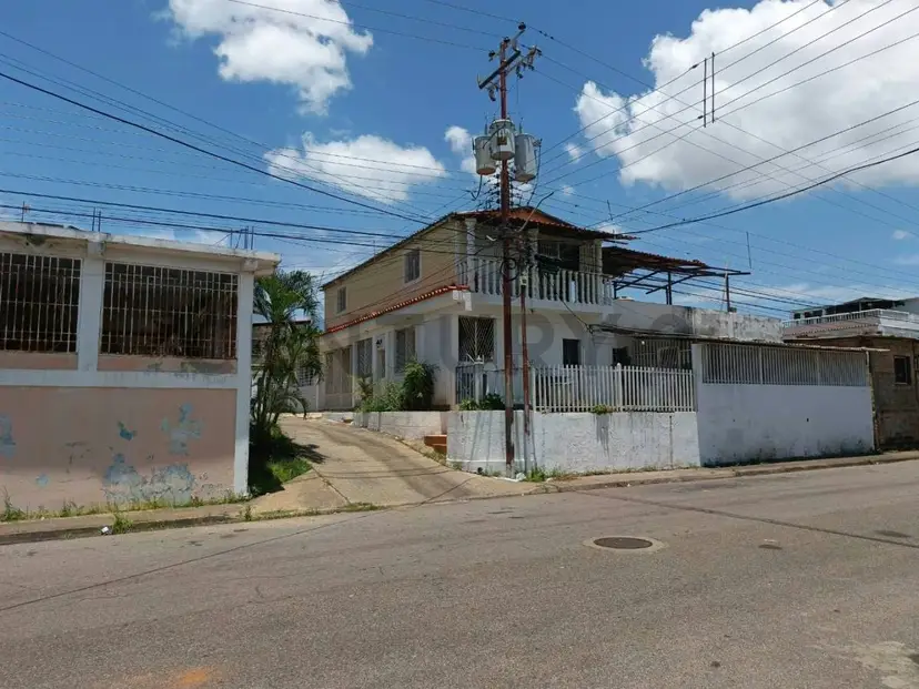En Puerto Ordaz, venta de amplia casa familiar, en Caujaro