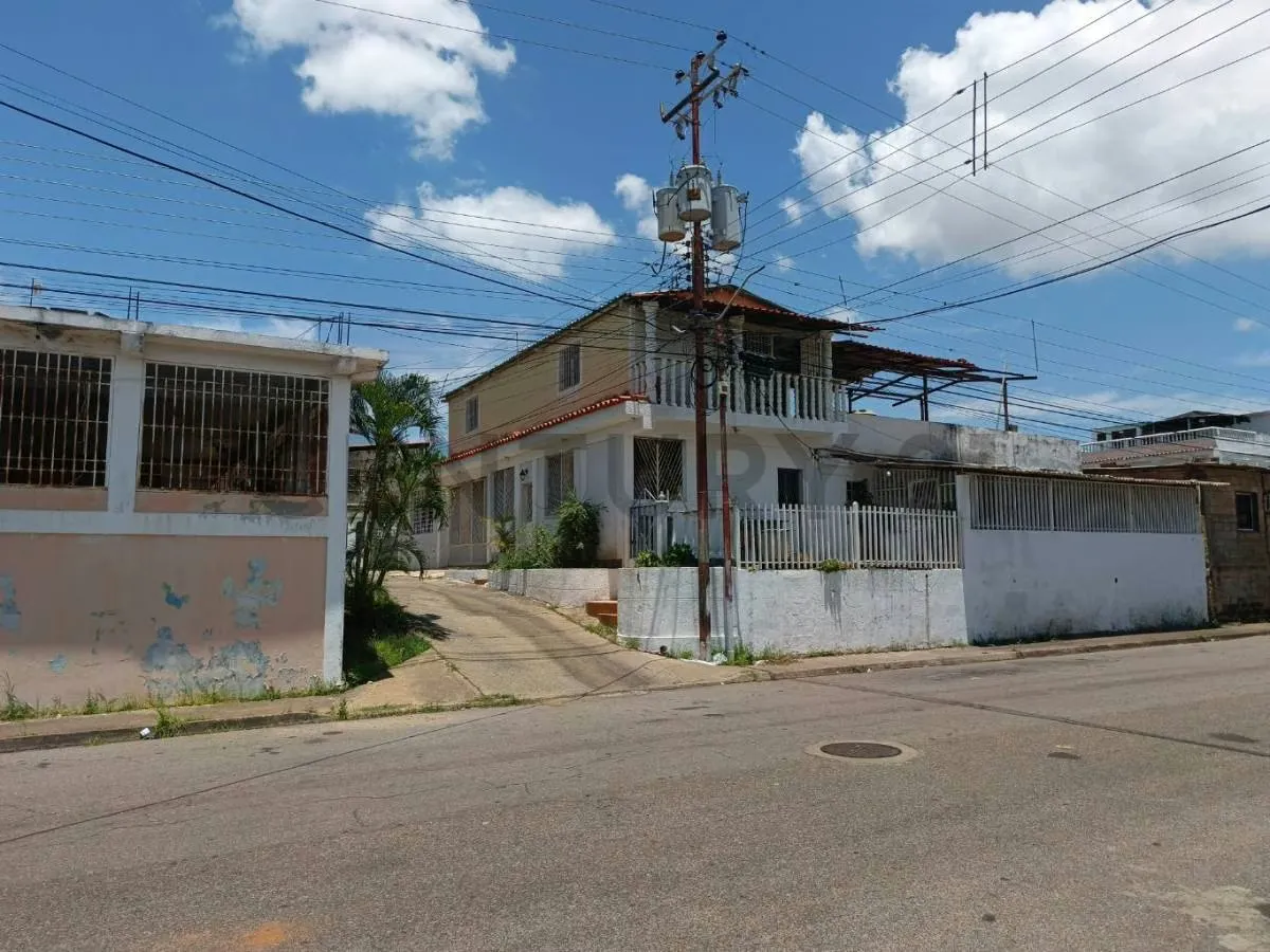 En Puerto Ordaz, venta de amplia casa familiar, en Caujaro