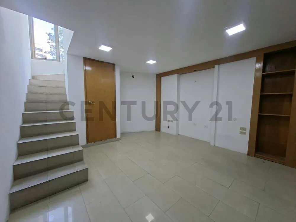 En Alquiler: Oficina de 17 m² – C.C. Lomas de la Lagunita, Caracas - 4