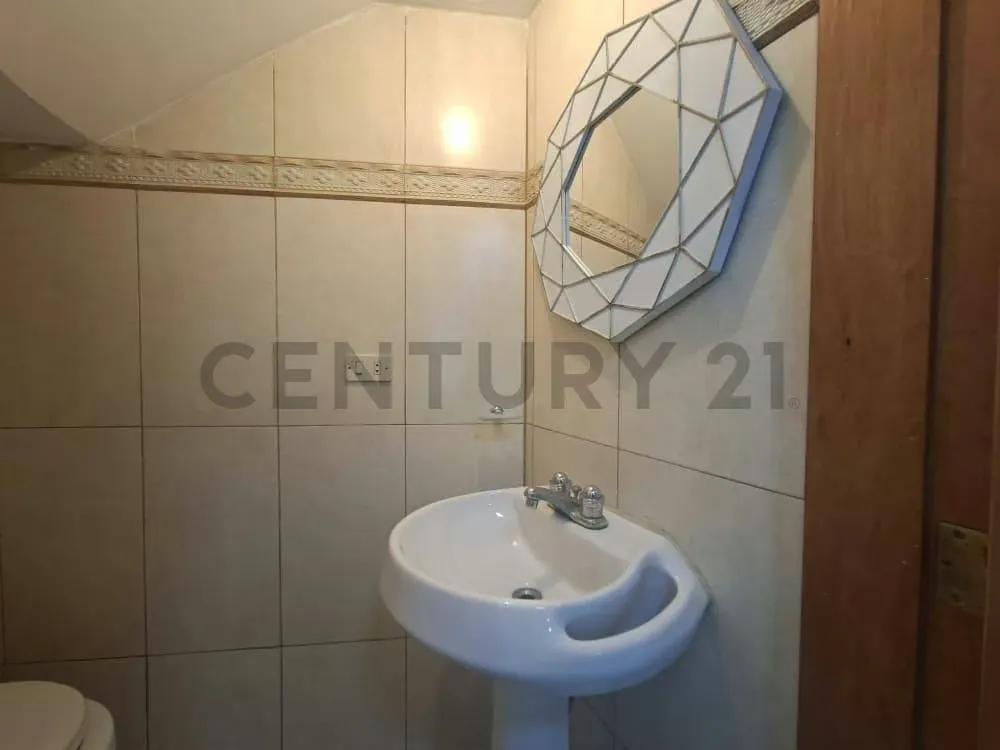 En Alquiler: Oficina de 17 m² – C.C. Lomas de la Lagunita, Caracas - 5