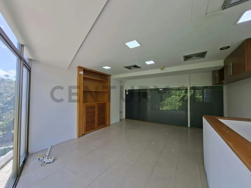 En Alquiler: Oficina de 17 m² – C.C. Lomas de la Lagunita, Caracas - 7