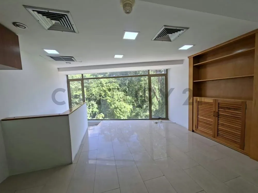 En Alquiler: Oficina de 17 m² – C.C. Lomas de la Lagunita, Caracas - 8