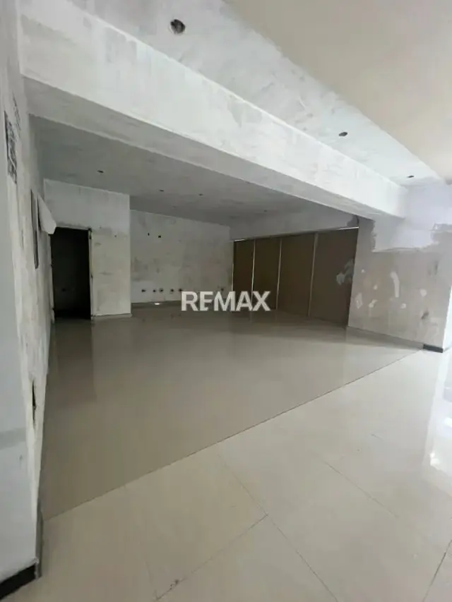 EN VENTA LOCAL COMERCIAL EN LA 19 ABRIL, TORRE EMPRESARIAL SANTA FE