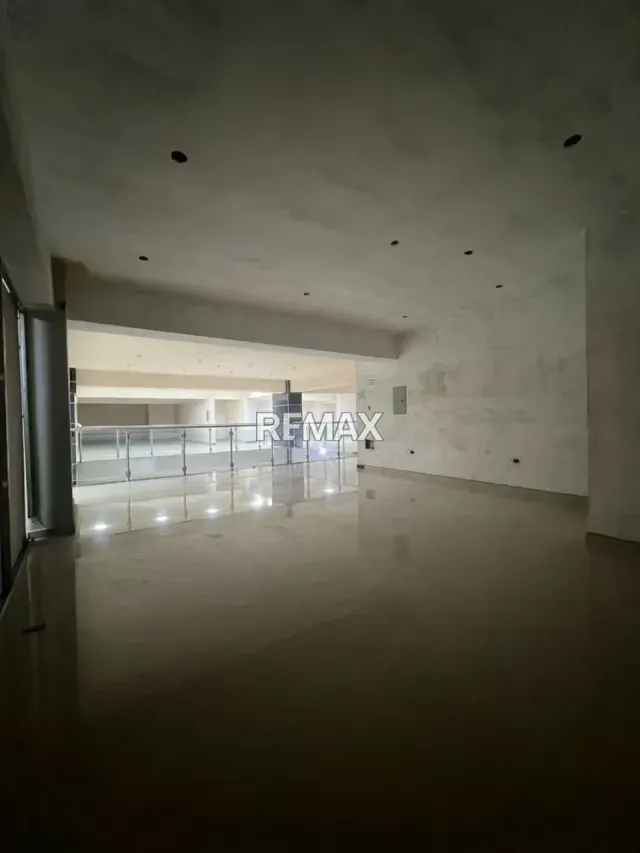 EN VENTA LOCAL COMERCIAL EN LA 19 ABRIL, TORRE EMPRESARIAL SANTA FE - 2